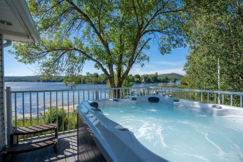 Spa & Lake Access - Le Chic Shack des 3 lacs in 亞斯比斯圖斯 (QC)