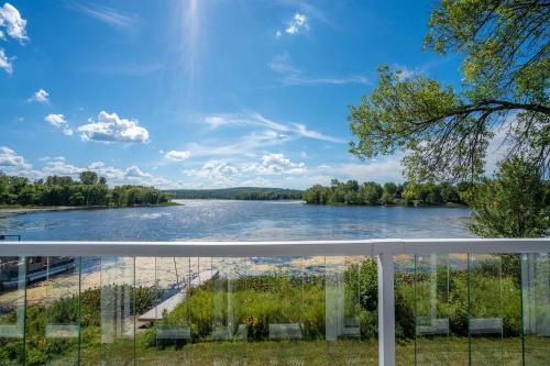 Spa & Lake Access - Le Chic Shack des 3 lacs in 亞斯比斯圖斯 (QC)