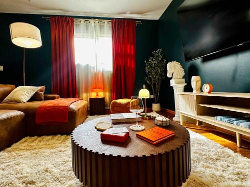 Family Fun Escape: With 2 Free Parking Spaces in Chicago, USA