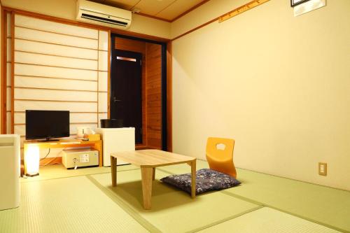 room detail thumbnail 1