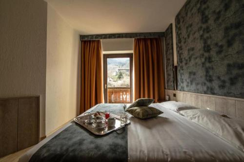 Deluxe Double or Twin Room with Mountain View
