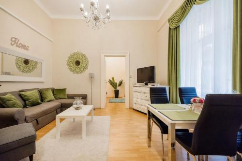 Green Lantern Home Downtown with AirCon Basilica, Budapeszt
