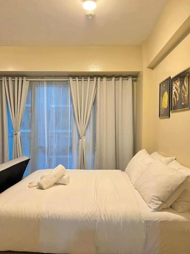 Big Studio Condo Across Manila Airport NAIA T3 WITH WIFI, Manila