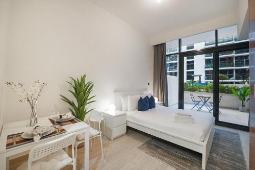 EasyGo- Spacious, Low Floor and Pool view STU, Dubaj