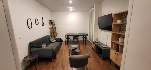 Appartement moderne avec cour extérieure Villemomble F3 59m2 - Location saisonnière - Villemomble