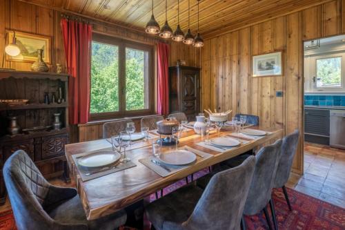 Chalet de l'aiguille with view on Mont Blanc in Les Gaudenays