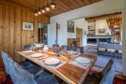 Chalet de l'aiguille with view on Mont Blanc in Les Gaudenays