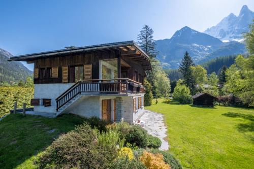 Chalet de l'aiguille with view on Mont Blanc in Les Gaudenays