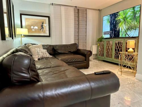 5 minutes to Beach & Mall Shop, Dine, Beach Stay