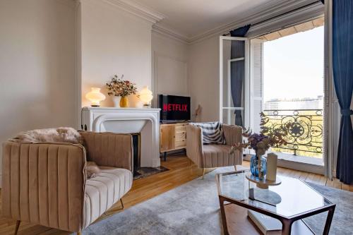 Luxury Flat Eiffel View 3BR 7 Guests - image 6