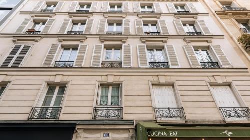 Small house near the EIFFEL TOWER ! - image 11