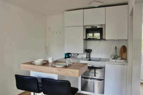 Bright studio apartment in Montmartre - image 4