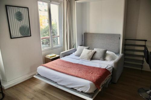 Bright studio apartment in Montmartre - image 7