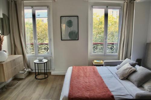 Bright studio apartment in Montmartre - image 8