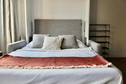 Bright studio apartment in Montmartre - image 9