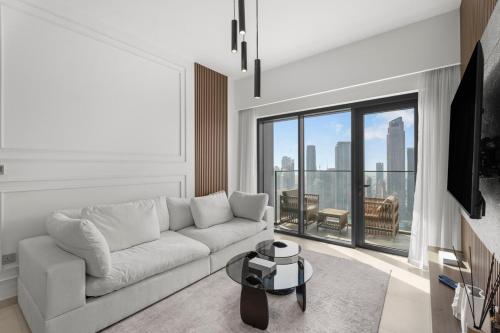 Prestige 2BR Luxury Apartment Burj Royale, Дубай