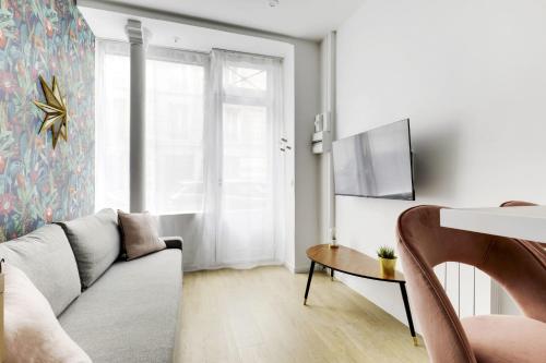 Charming duplex apartment near Montmartre, Paříž