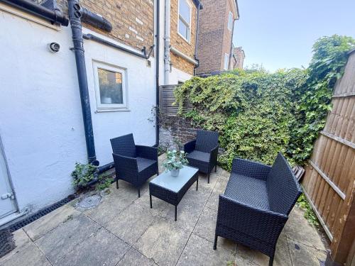Cozy 1-BDR Finsbury Park Apt with mini Garden, Paid Parking near Emirates Stadium & Islington by Staylio London, Londýn (fotografie 9)