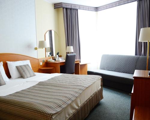room detail thumbnail 1