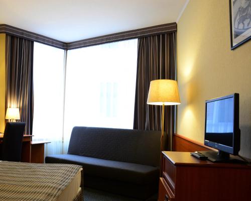room detail thumbnail 2