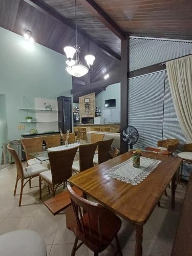 Casa inteira 3 quartos Centro Pomerode Pousada in ริเบย์เราอาเรยา