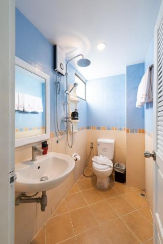 room detail thumbnail 2