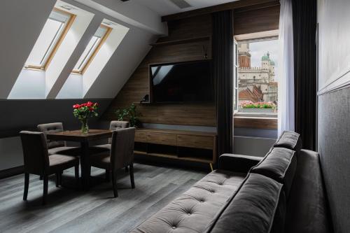 RATUSZOVA Stary Rynek Old Market PREMIUM Apartments & Restaurant AD 1954