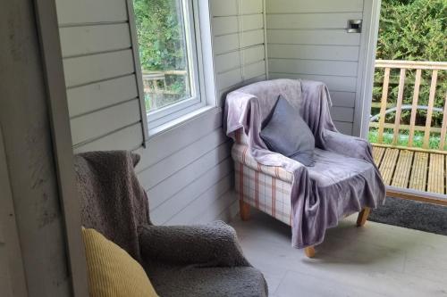 Glamping Hut - Sleeps 2 hot tub & parking in Llangadfan