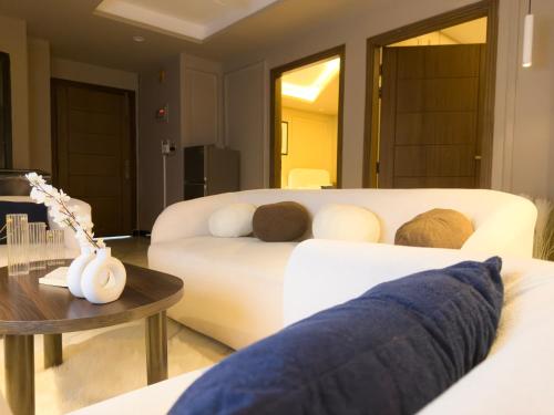 The Marrakesh Suites - Skyline ApartHotel In Bahria Town - image 2