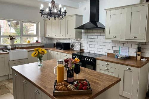 Build your memories hot tub garden sleeps 14 or 16 in Nottage