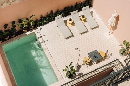 Ando Living - Flores 25 House, Lissabon
