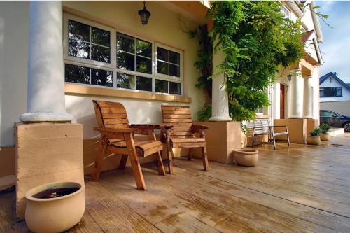 Build your memories hot tub garden sleeps 14 or 16 in Nottage