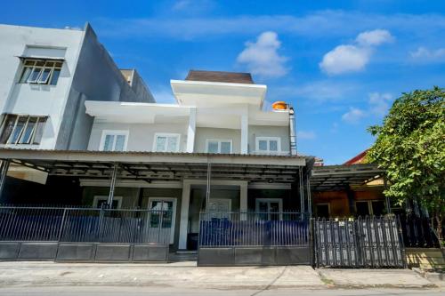OYO 94818 Sabina House Syariah