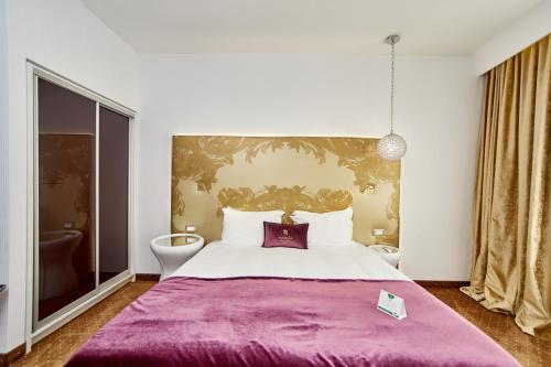 1 queen bed
