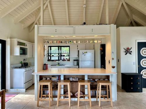 Casa Nomad Luxe 2BR Villa, Ocean Views, Pool in George Town