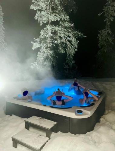Hot tub, Large lovely mountain house in Vemdalsskalet in Storhagna