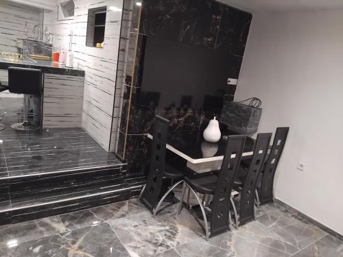 Très bel appartement entièrement équipée disponible fin juin début juillet (Tres bel appartement entierement equipee disponible fin juin debut juillet) in วัวปี