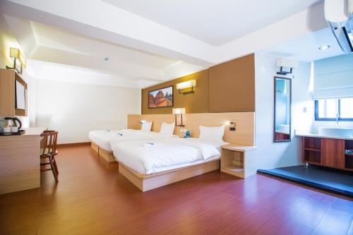 room detail thumbnail 1