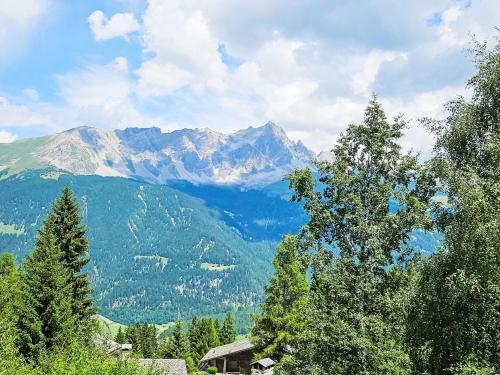 Apartment Rodas Soura 5 by Interhome in Riom-Parsonz