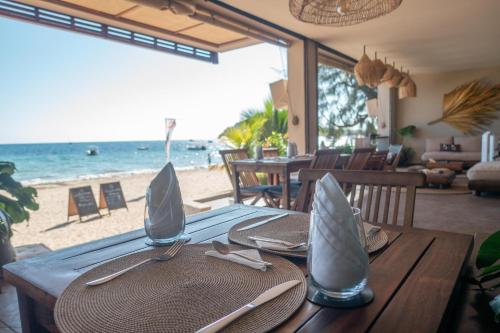 餐廳, Maison Ylang Dive Center in 貝島