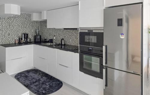 2 Bedroom Cozy Home In Skärholmen, Stockholm (photo 4)