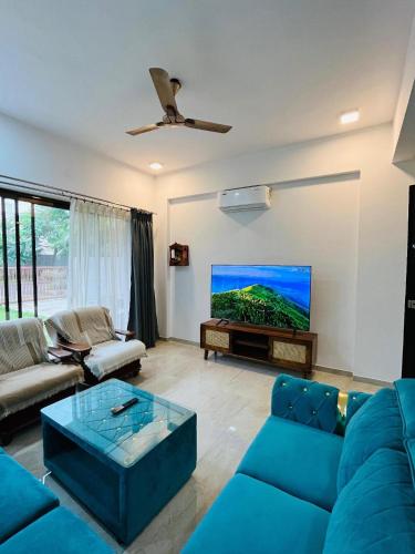 Luxury Villa with Private Garden, Dhamni