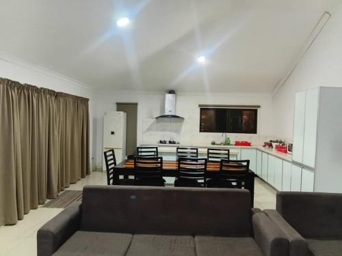 Large 4 Bedroom 7 Bed Villa in Sonaisali Rd, Nadi, Nadi (fotografie 10)