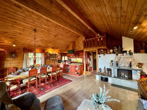Ski in-out cabin Trysil sauna, fireplace and views in Трисил