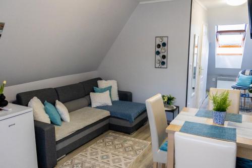 2 bedrooms, 4 beds