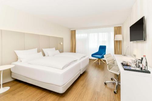 2 twin beds, 1 sofa bed