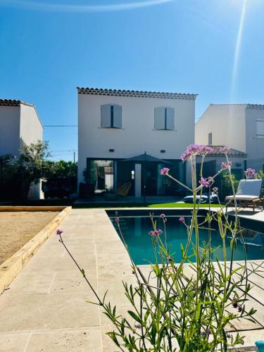 Villa Almadie - Piscine & Clim gîte à louer Nans-les-Pins