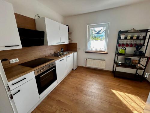 virtuve, FEWO Unterm Stein - Ganzes Haus - bis 11 Gäste (FEWO Unterm Stein - Ganzes Haus - bis 11 Gaste) in Alheim