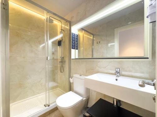 room detail thumbnail 2