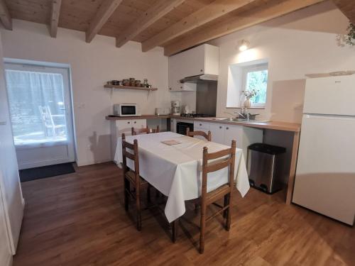 Konyha, Gîte du Figuier - Saint-Hilaire-de-Villefranche (Gite du Figuier - Saint-Hilaire-de-Villefranche) in Saint Hilaire De Villefranche